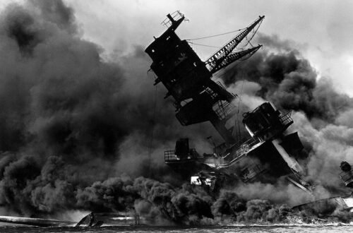 8 de janeiro e Pearl Harbor: Desumanização para perseguição
